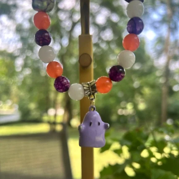 NWT-Colorful Beaded Bracelet with Ghost Charm - Picture 2 of 4